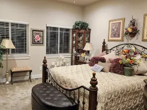 Charming 1-bedroom inlaw suite in wonderful Severance with WiFi, AC