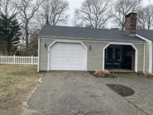 Family - friendly home 1.5 miles to Craigville Beach (Beach pass Inc
