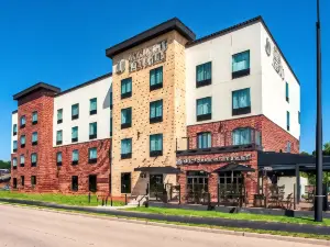 Cobblestone Hotel & Suites Appleton International Airport