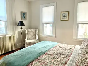 Five Star Charmer! Great Location Downtown & Stadium! Parking too!