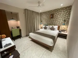 Hotel RS Exclusive Stay & Fine Dine - Near to Akola Junction