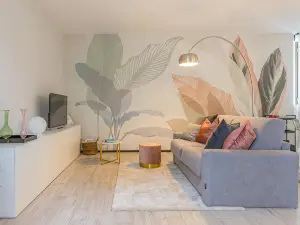 At Home-Como Lake