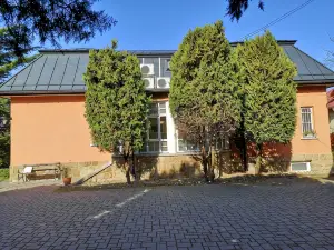 Kikelet Villa