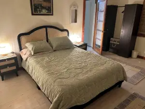Lake Champlain 2-bedroom cottage with kayaks and bikes in beautiful Alburgh.