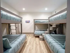 美景、可直達湖畔、通往水邊零台階的木屋!