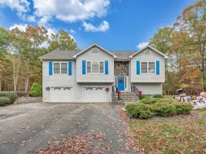 Modern Lake Access Retreat. Hot Tub & Pet Friendly!