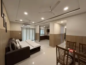 Hotel Shri Radha Nikunj Vrindavan Opposite Prem Mandir