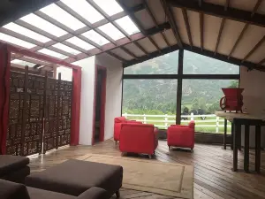 โรงแรมเพื่อสิ่งแวดล้อมพินโอเออร์โมโส