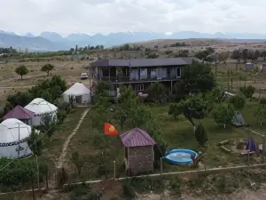 Guest House and Yurt Camp "Aktan"