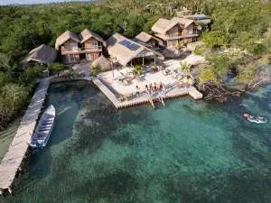 Santa Lova Eco-Hostel Isla Tintipan
