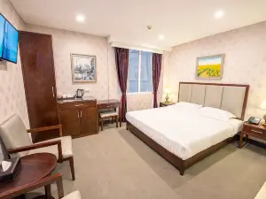 Megaboom City Hotel