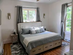 3-BR + Firepit, Coffee Bar & Grill