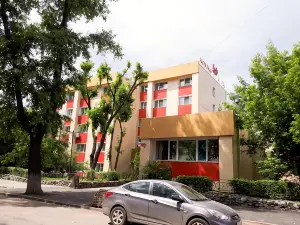 โรงแรมรัส