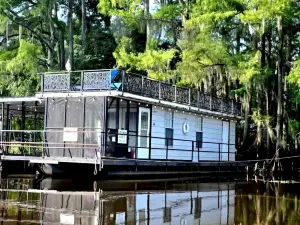 Beautiful Rustic Wooden Cabin in Quitman, Mississippi