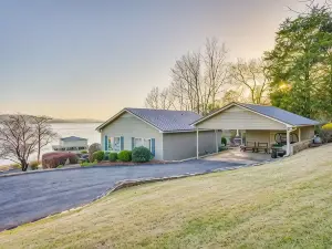 Briar Patch - Guntersville Lake, waterfront w/dock