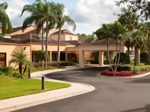 珊瑚角邁爾斯堡萬怡酒店