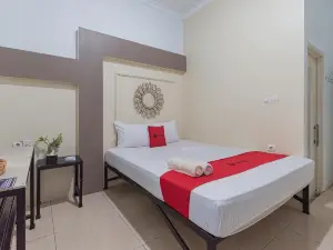 RedDoorz @ Jalan Otista Karawang
