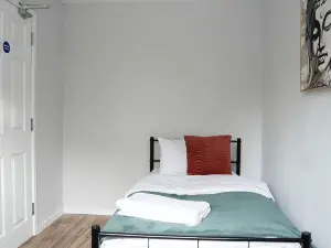 Reardon Apartment - Parking/Wifi - Warwick