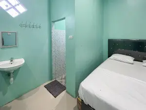 Antony Homestay Near Pantai Pasir Putih Parbaba Mitra RedDoorz