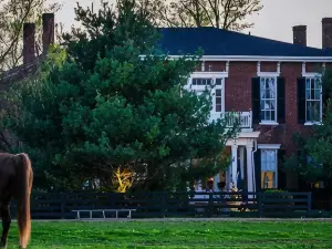 Maple Hill Manor