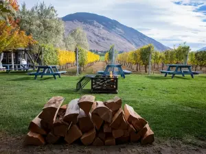 Crowsnest Vineyards Guesthouse