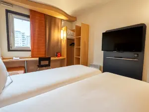 Hôtel ibis Paris Pont de Suresnes