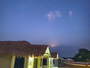 แอดไวท์ บีช รีสอร์ต