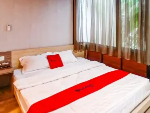 RedDoorz @ Yocia Village Ciawi