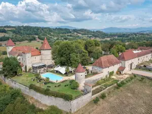 Les Dépendances du Château Chapeau Cornu