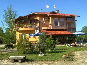 Sveti Georgi Family Hotel
