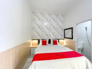 RedDoorz Syariah Plus Near Banyuwangi Airport