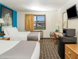 Super 8 by Wyndham Lincoln West