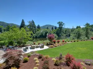 The Lodge at Roseburg