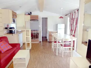 Large Mobile Homes Sleeping 8 with Air Conditioning in a Holiday Village