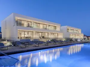 Kora Nivaria Beach