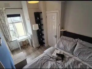 Private Apartment (Flat 5)