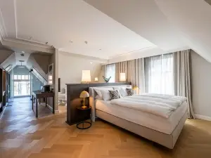 Clounys Hotel