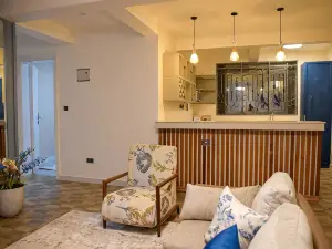 Milele is home-Cinema, gym, pool, bar-Bobiwine rd.
