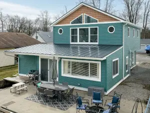Cozy Renovated Lakehouse with Boat Dock and Canal Access