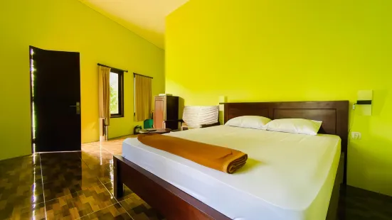 Hotel Dan Gazebo Pinggir Kali Prigen Mitra RedDoorz