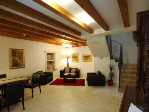 Celenga Apartments with Free Offsite Parking
