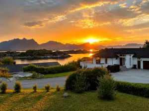 Lofoten Fjord View Apartment – Aurora Watching
