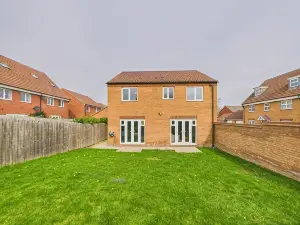 4 Bed Modern Spacious House | Parking x3 | EV Charger