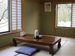 名書庫卡瓦日式旅館