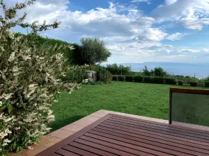 Terra Magica Deluxe Apartment or Room with Private Parking, Terrace and Sea View