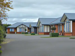 Tudor Lodge Motel