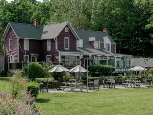 Plum Point Lodge