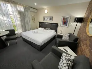 Lakeview Motor Inn