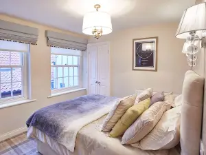 Host & Stay | Spyglass 1708