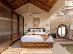 StayVista at Artisanal Heights with Jacuzzi and Infinity Pool